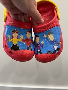 The Wiggles Red Clogs Sandals Toddler Kids Size 11/12 Slip On Shoes